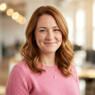 Emily Watson, Head of Customer Support di Karang Hasiltama, foto profil